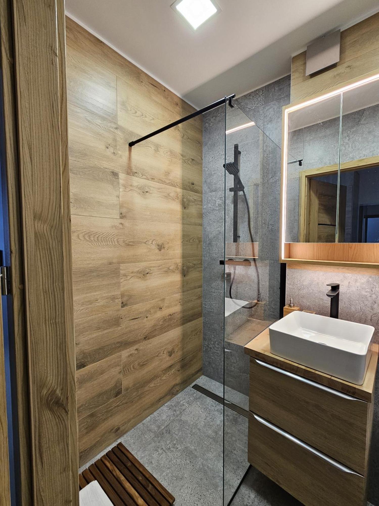 Apartament Radiostacja III Z Ogrodkiem, Parking Free Гливице Экстерьер фото